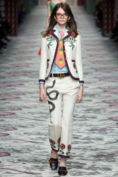 Look 12